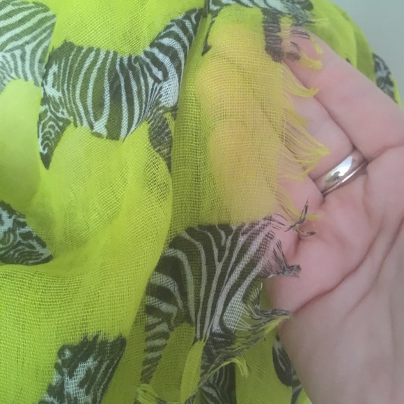 SOLD Urban Outfitters Yellow Zebra Infinity Scarf - Picture 3 of 3